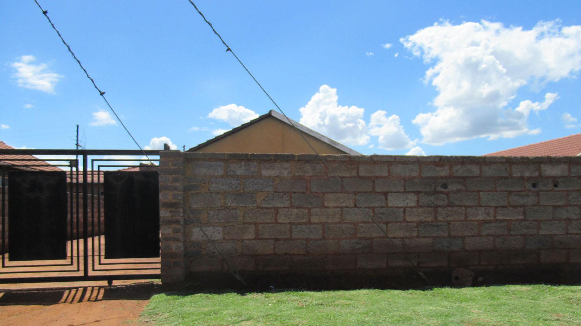Front View of property in Protea Glen