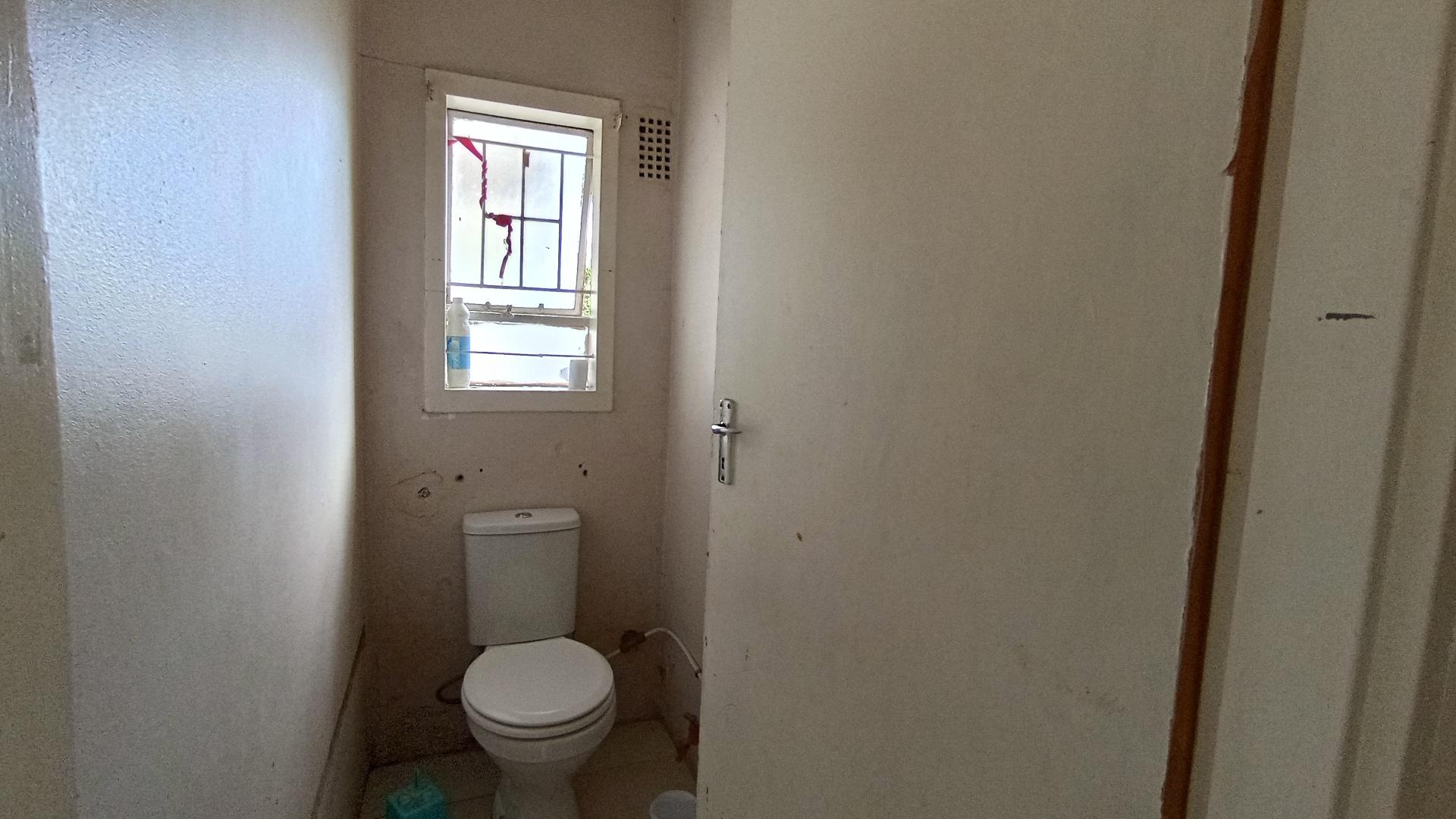 Guest Toilet - 2 square meters of property in Sunford