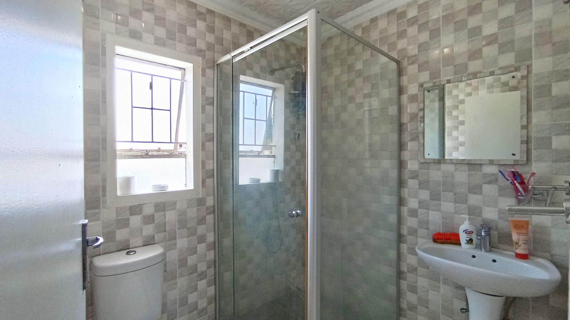 Bathroom 1 - 4 square meters of property in Sunford