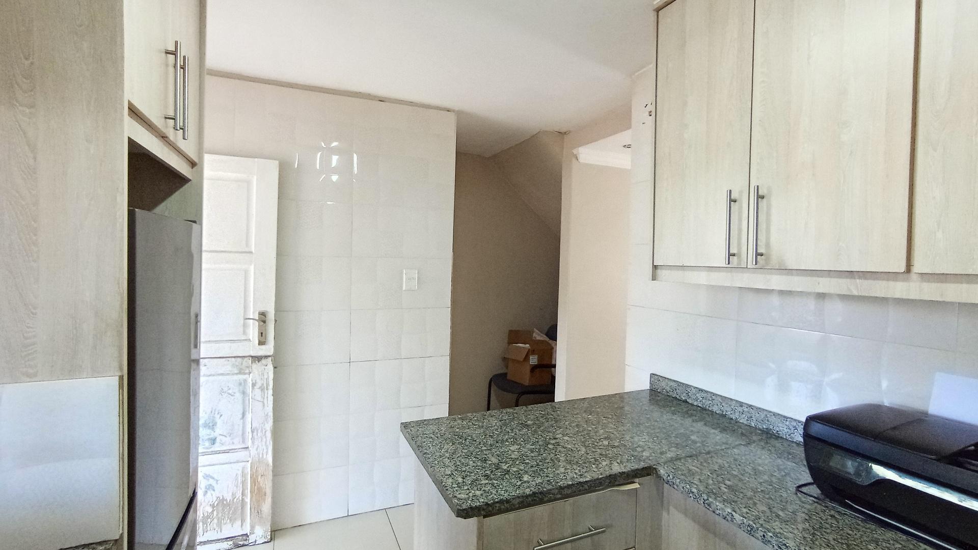 Kitchen - 11 square meters of property in Sunford