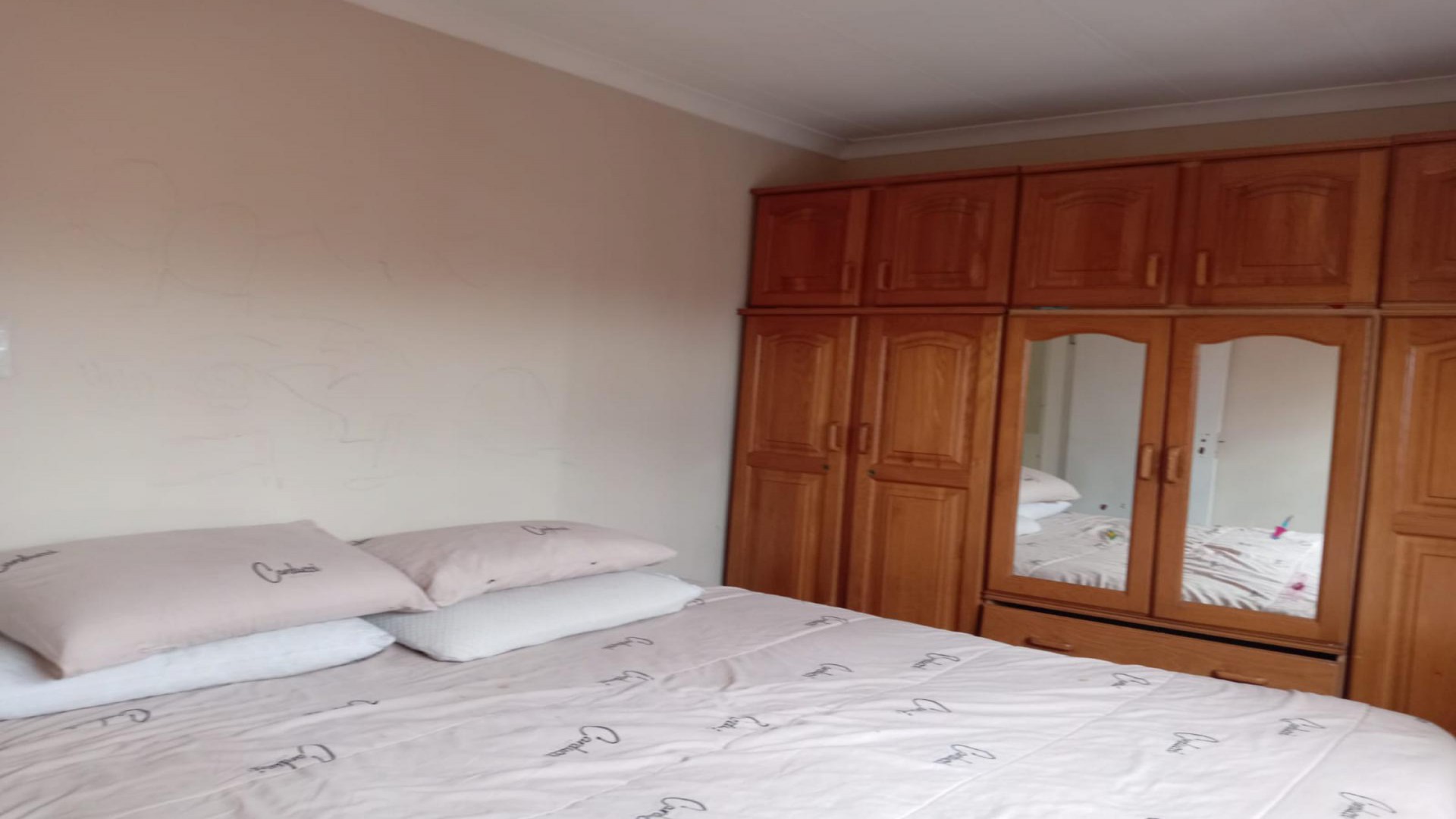 Bed Room 1 - 11 square meters of property in Sunford