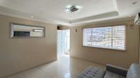 Lounges - 16 square meters of property in Sunford