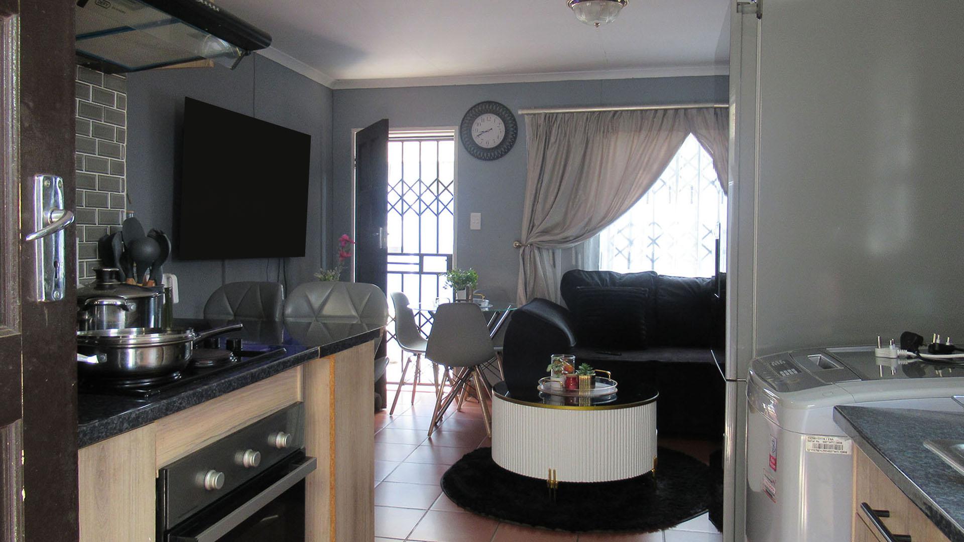 Kitchen - 5 square meters of property in Savanna City