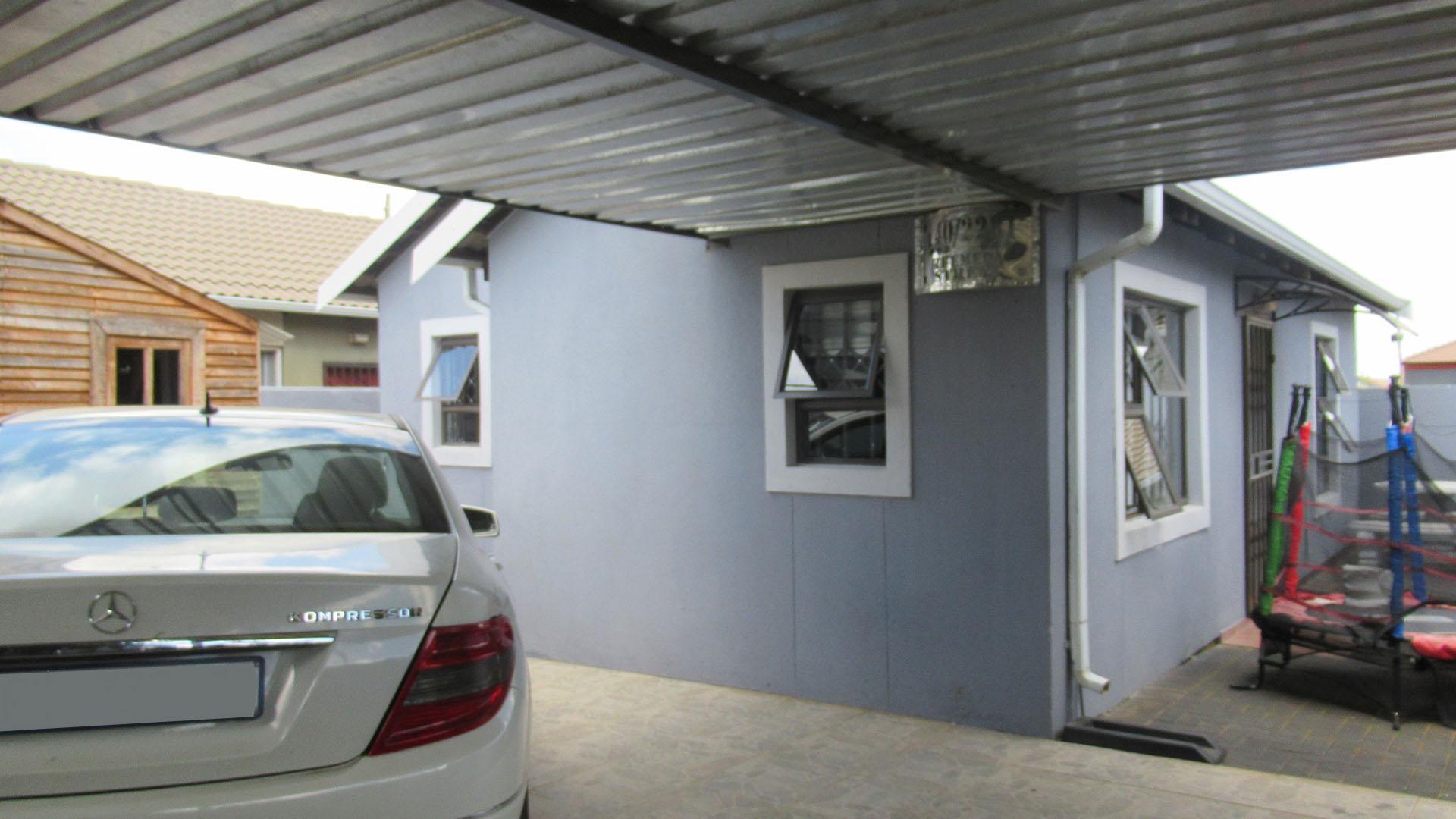 Spaces - 2 square meters of property in Savanna City