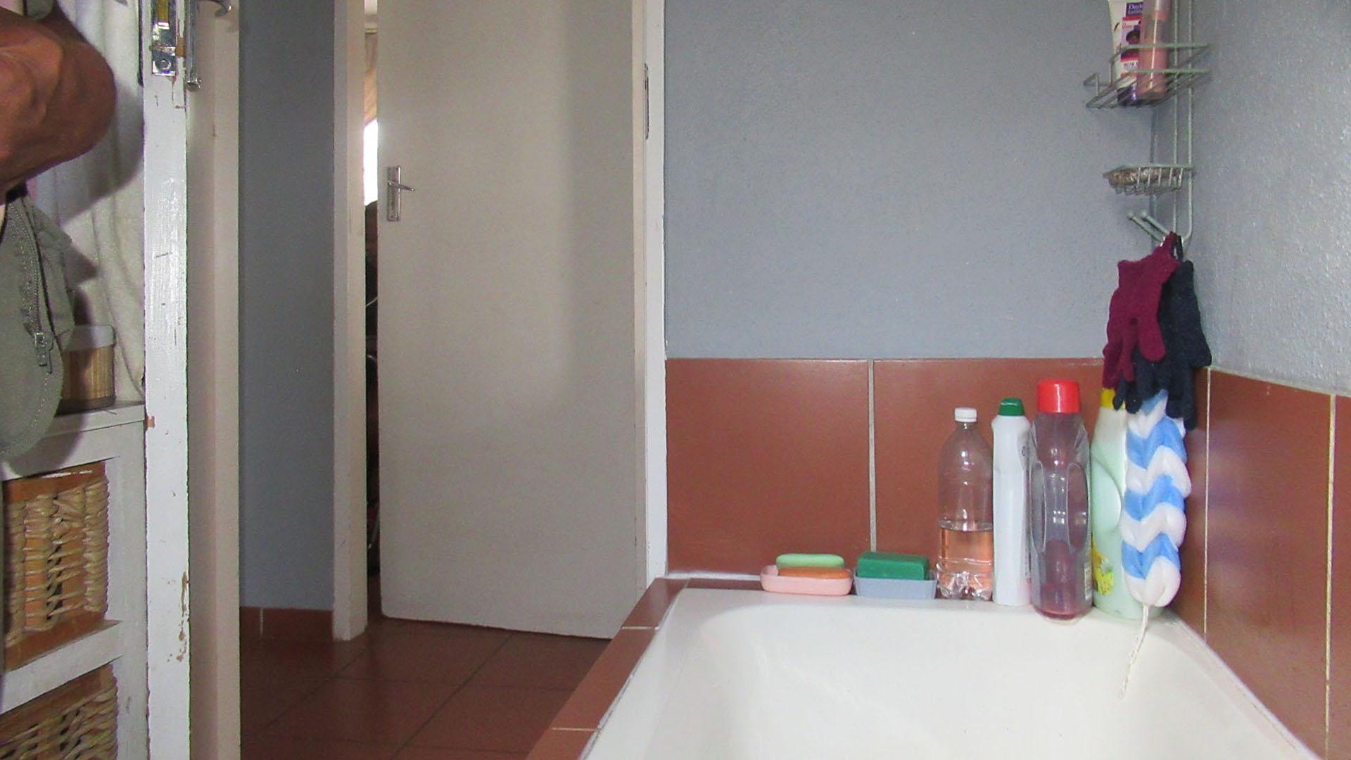 Bathroom 1 - 4 square meters of property in Savanna City