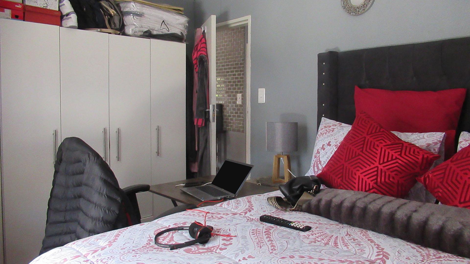 Bed Room 1 - 12 square meters of property in Savanna City