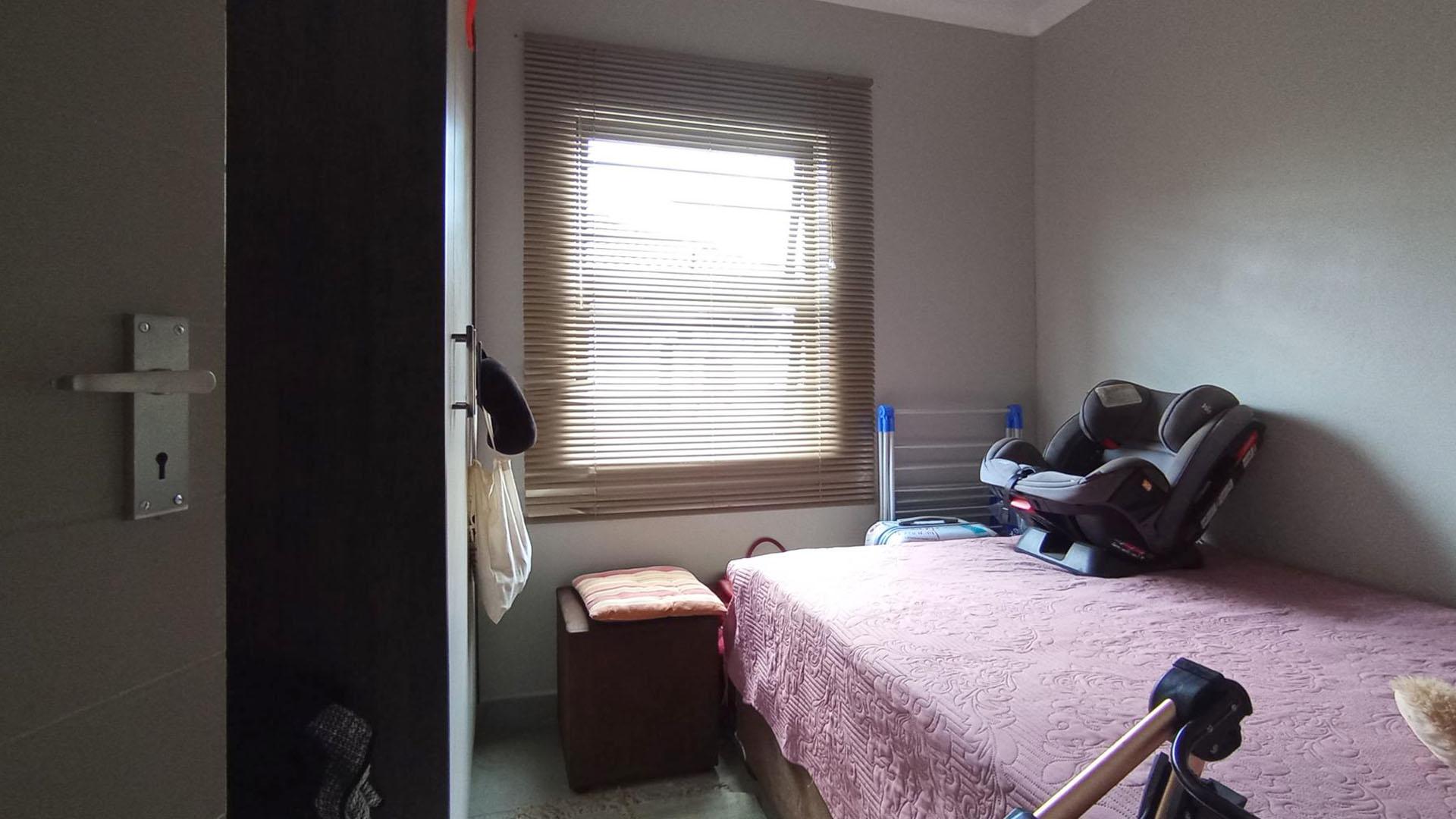 Bed Room 1 - 8 square meters of property in Andeon