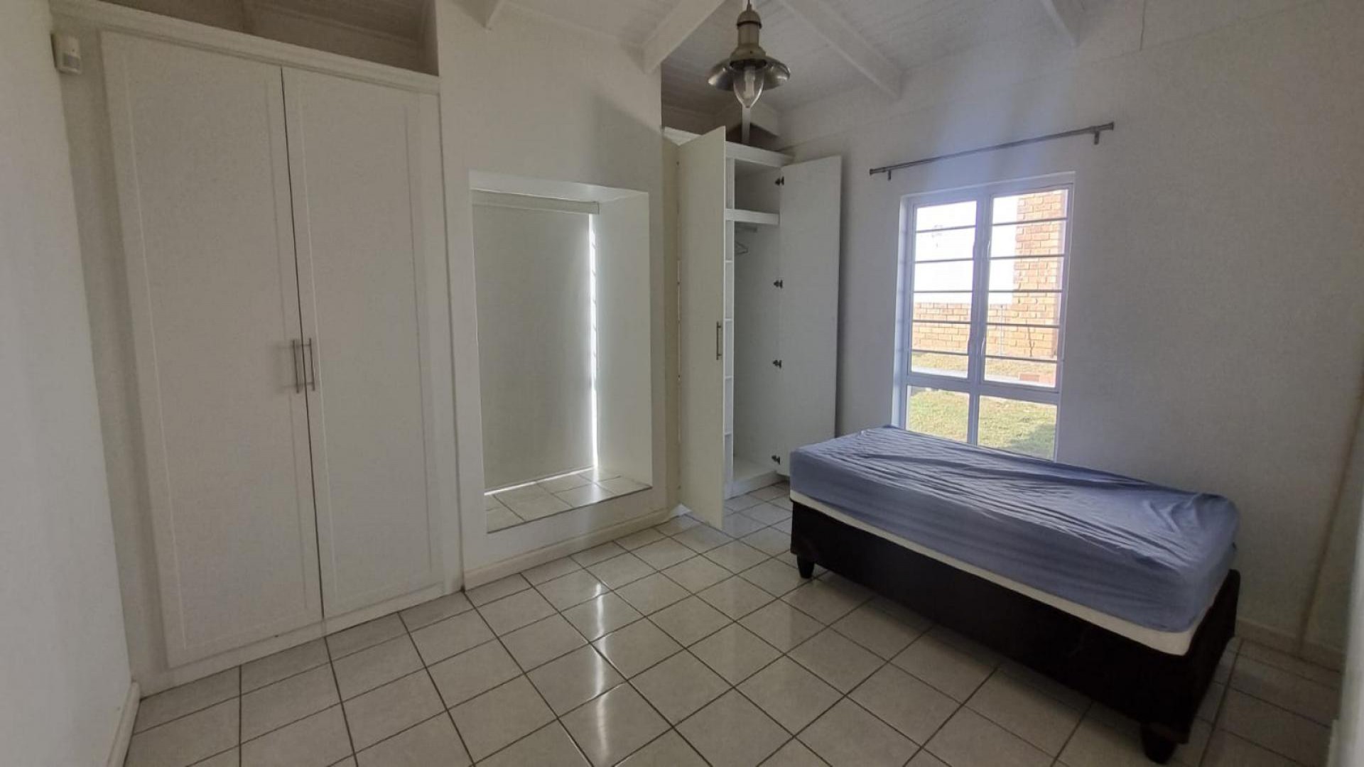 Bed Room 1 of property in Waterkloof