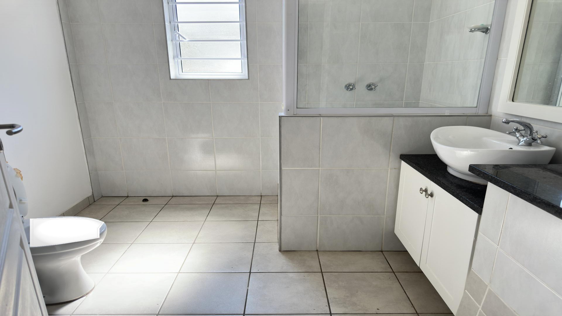 Bathroom 1 of property in Waterkloof