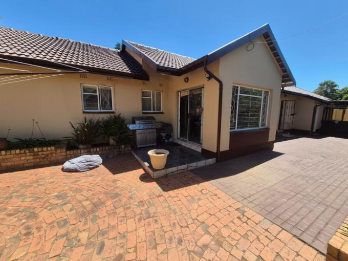 4 Bedroom House for Sale For Sale in Brackenhurst - MR701742
