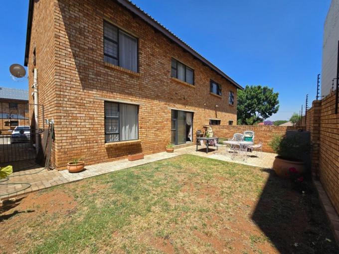 2 Bedroom Simplex for Sale For Sale in Germiston - MR701754