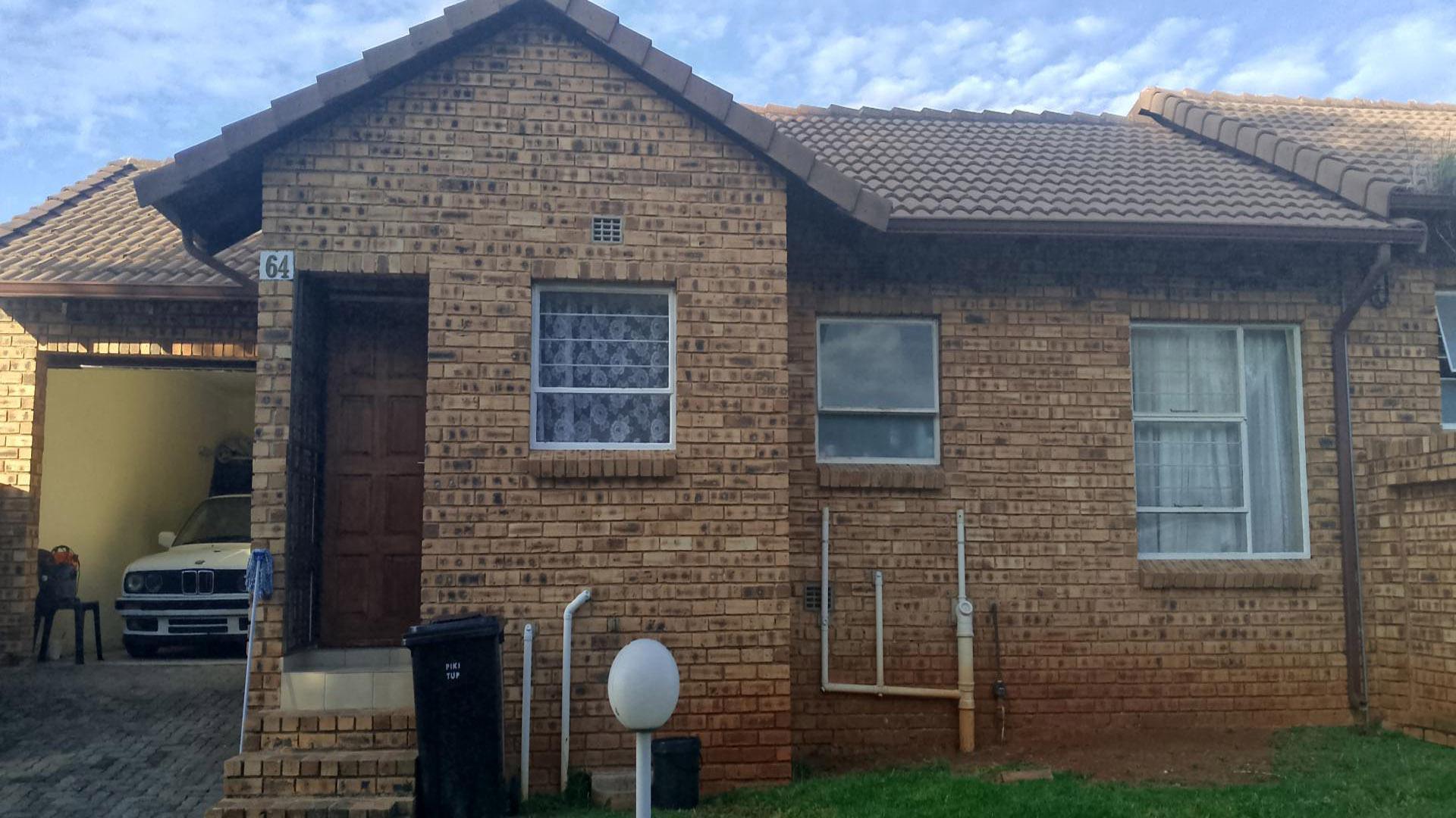 Front View of property in Witpoortjie