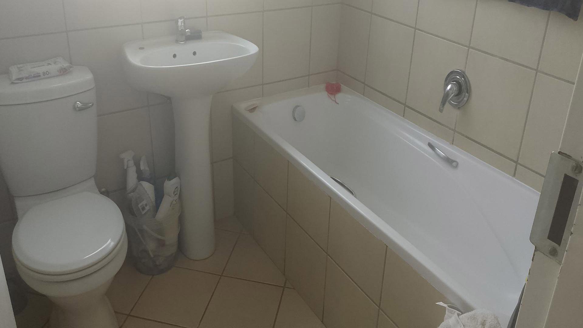 Bathroom 1 of property in Witpoortjie