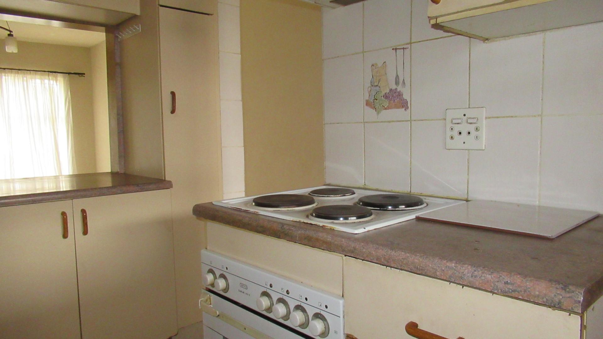 Kitchen - 8 square meters of property in Roodepoort