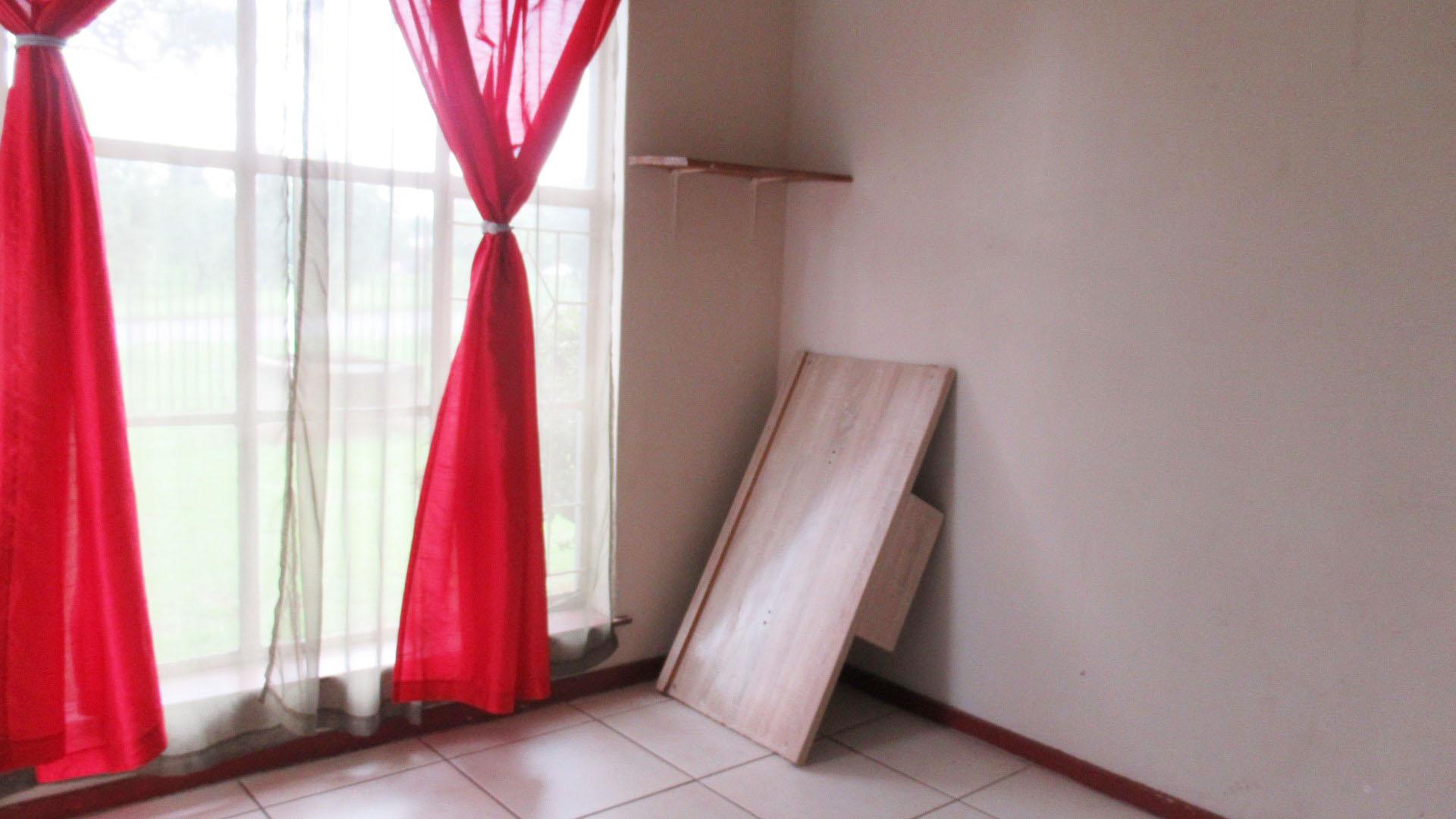 Bed Room 2 - 12 square meters of property in Roodepoort