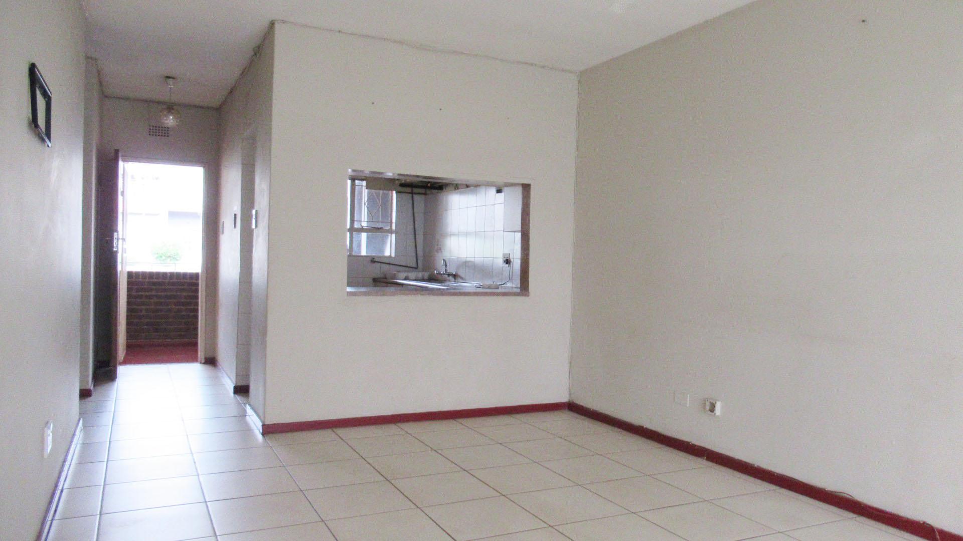 Lounges - 21 square meters of property in Roodepoort