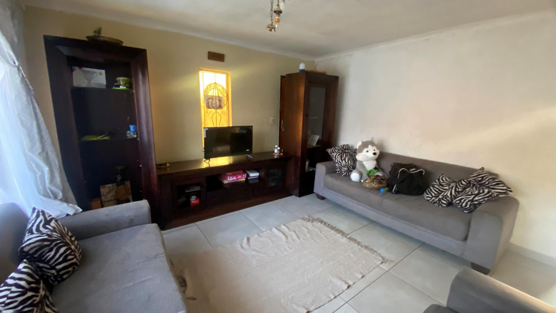 Lounges of property in Vosloorus