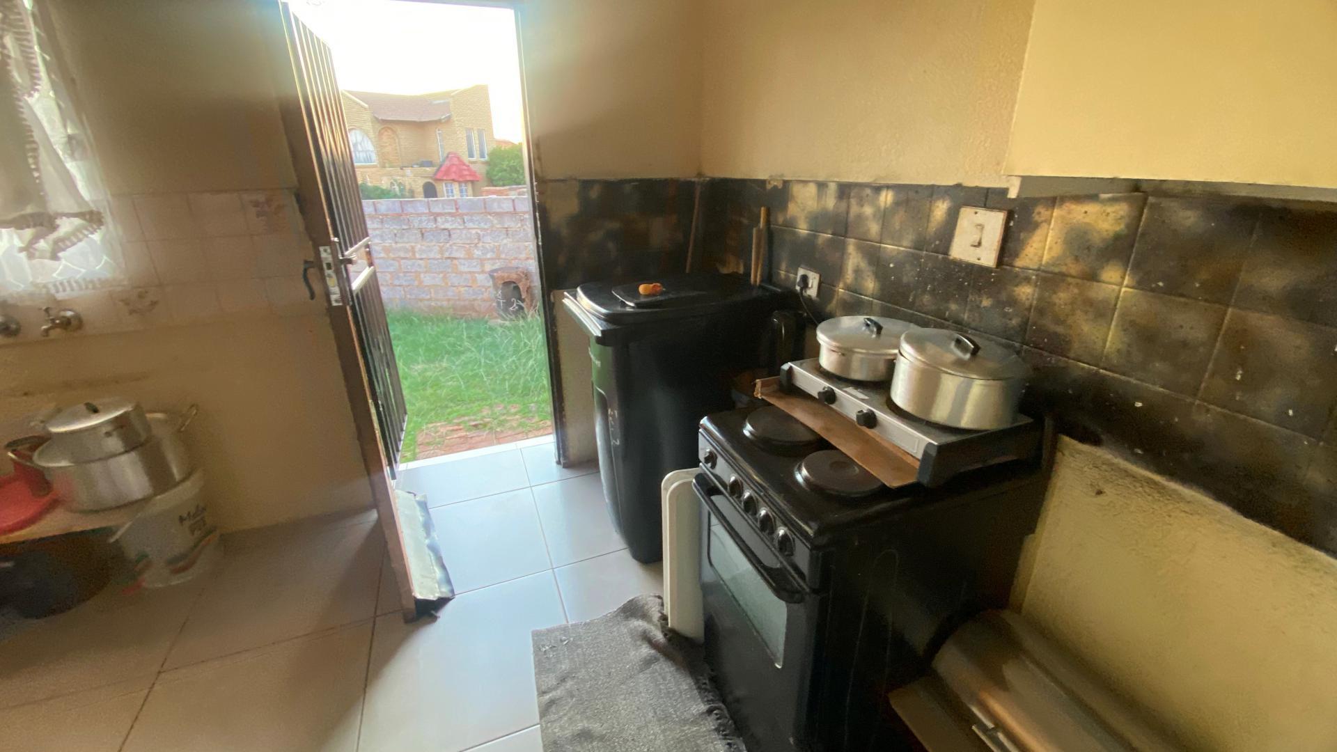 Kitchen of property in Vosloorus