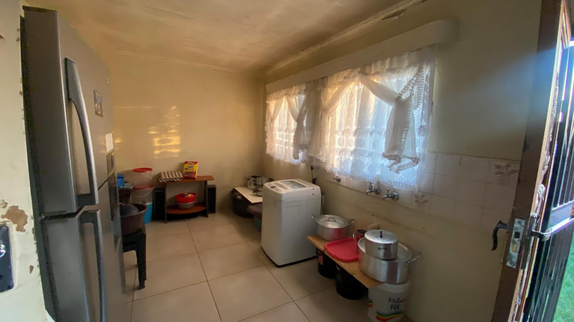 Kitchen of property in Vosloorus