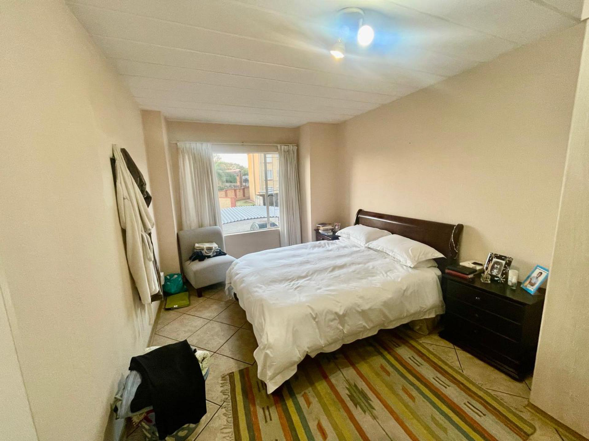  of property in Die Hoewes