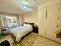  of property in Die Hoewes