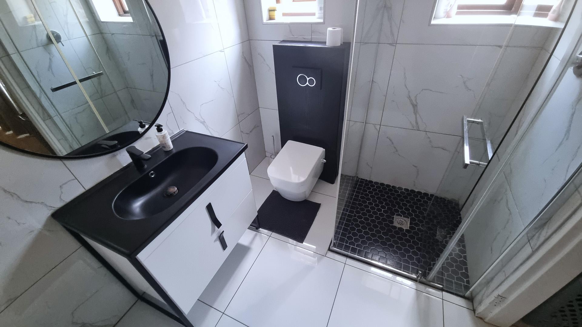 Bathroom 2 of property in Rustenburg