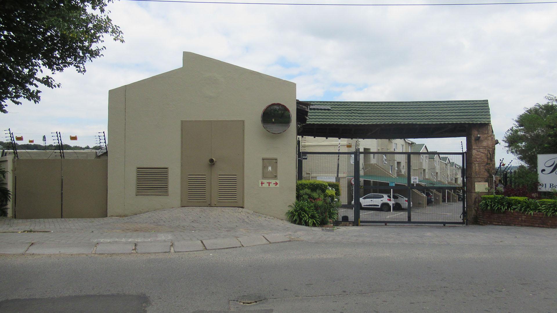 Front View of property in Noordhang