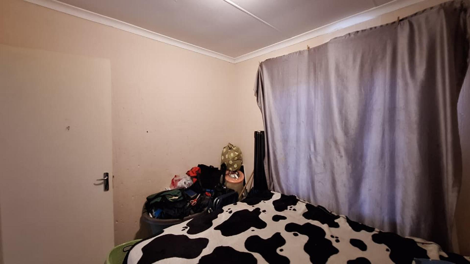 Bed Room 2 - 9 square meters of property in Finsbury