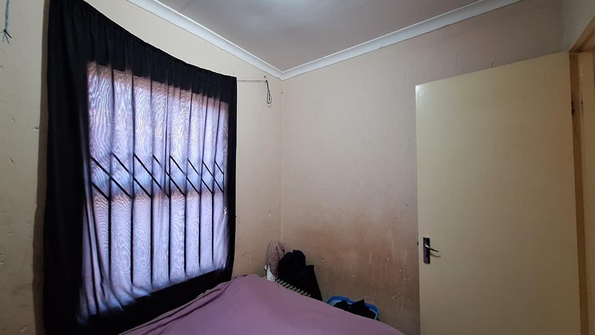 Bed Room 1 - 6 square meters of property in Finsbury