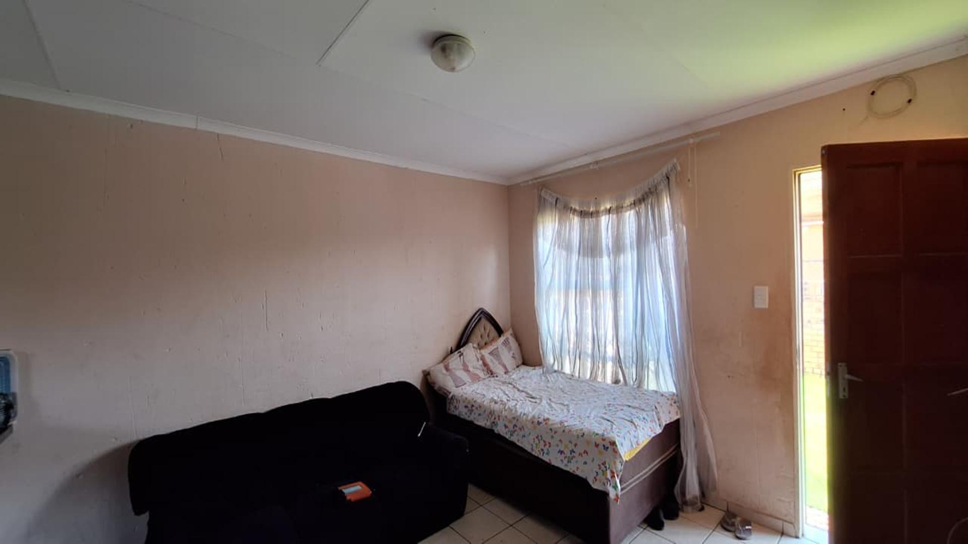 Lounges - 15 square meters of property in Finsbury