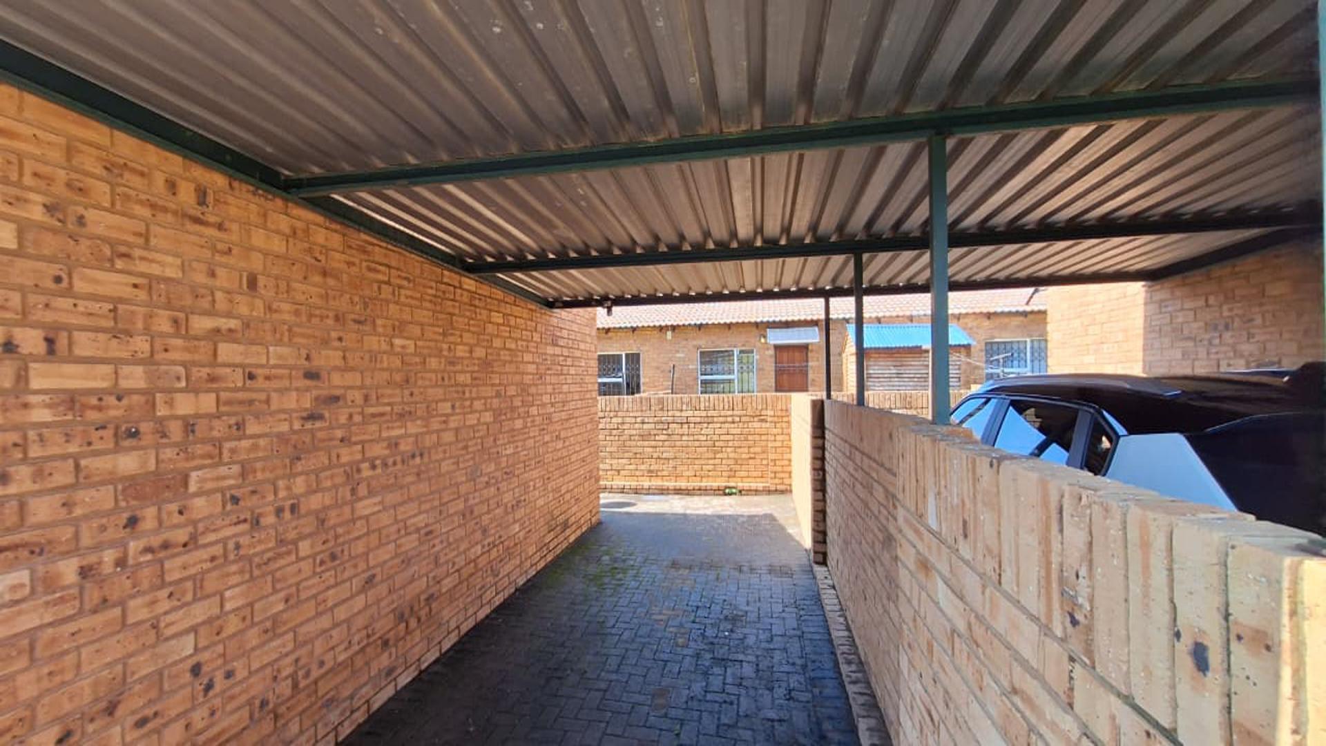 Carport  of property in Finsbury
