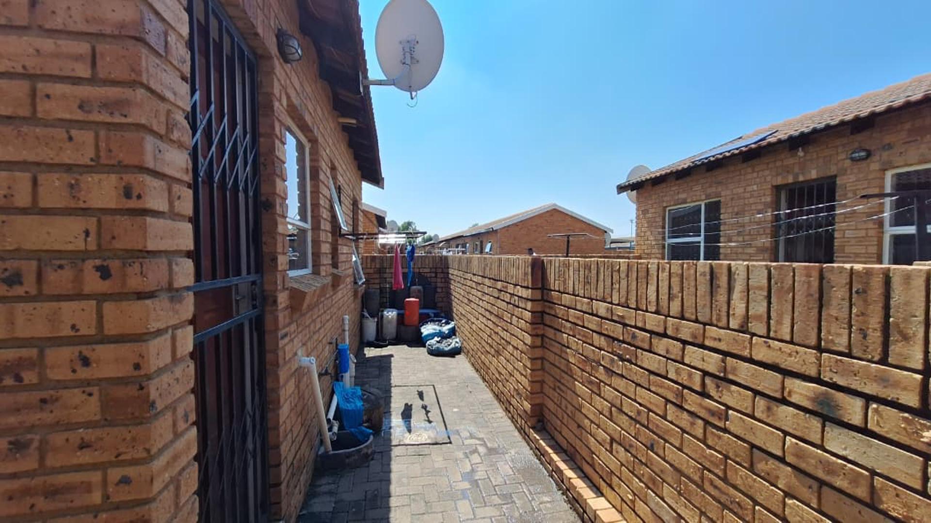 Backyard of property in Finsbury