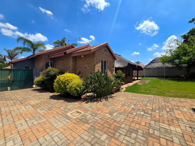 3 Bedroom House for Sale For Sale in Bendor - MR701801