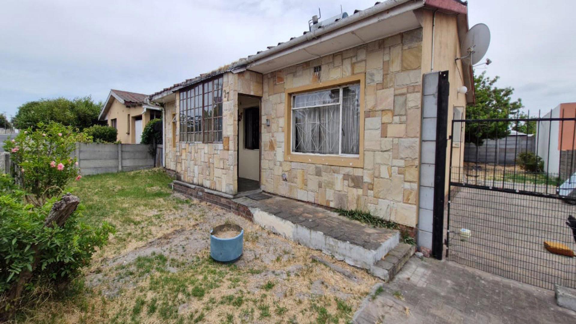 Front View of property in Scottsville