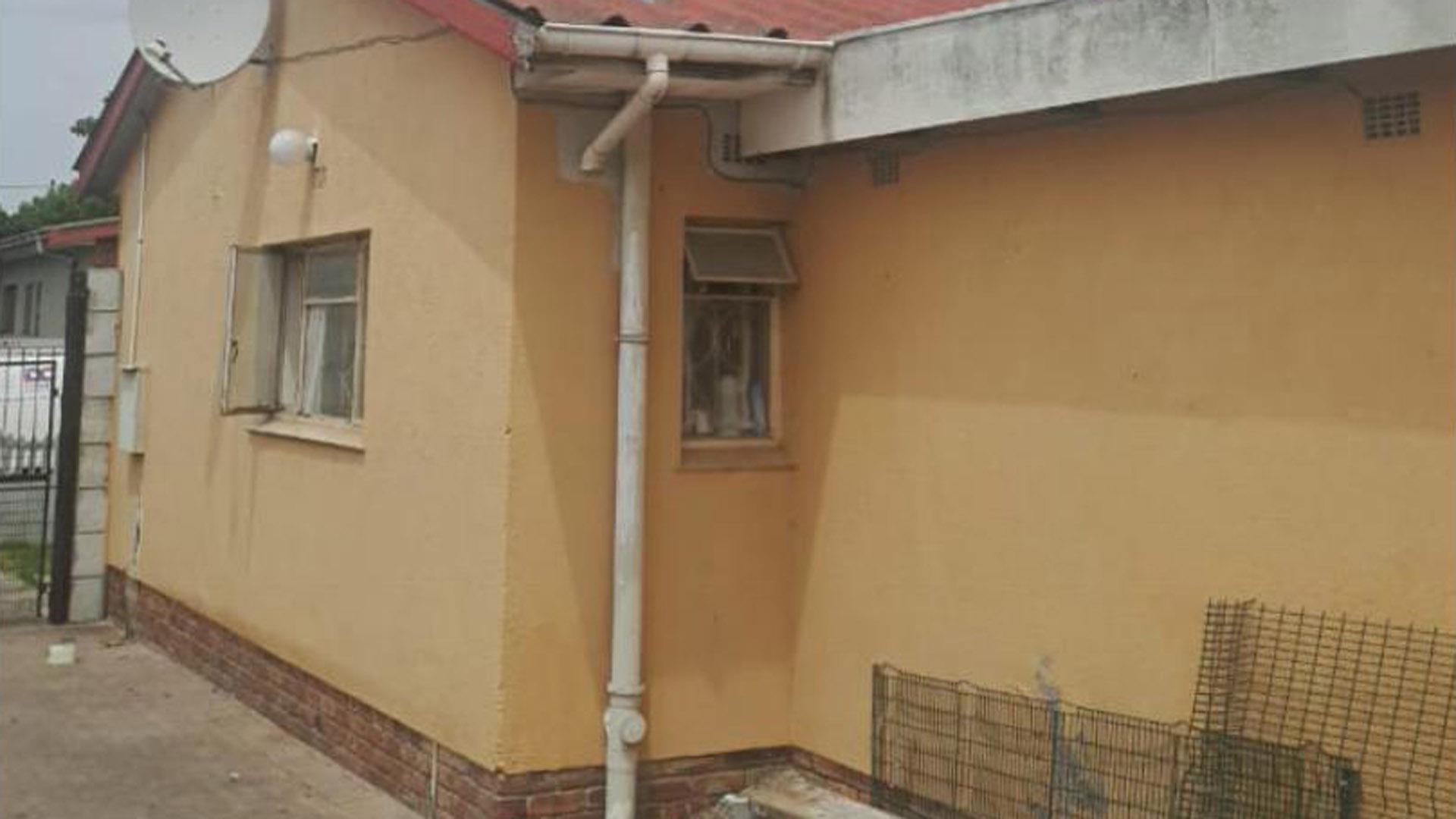 Backyard of property in Scottsville