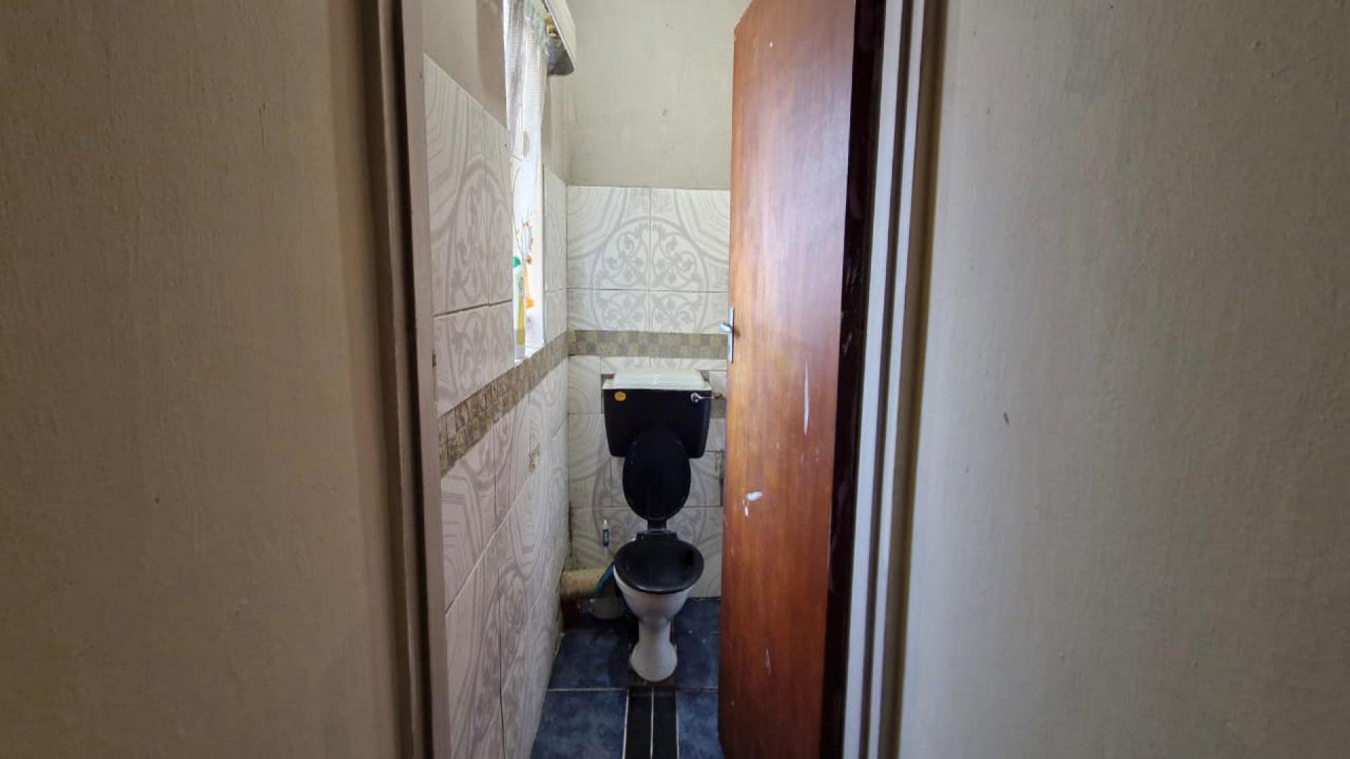 Bathroom 1 of property in Scottsville