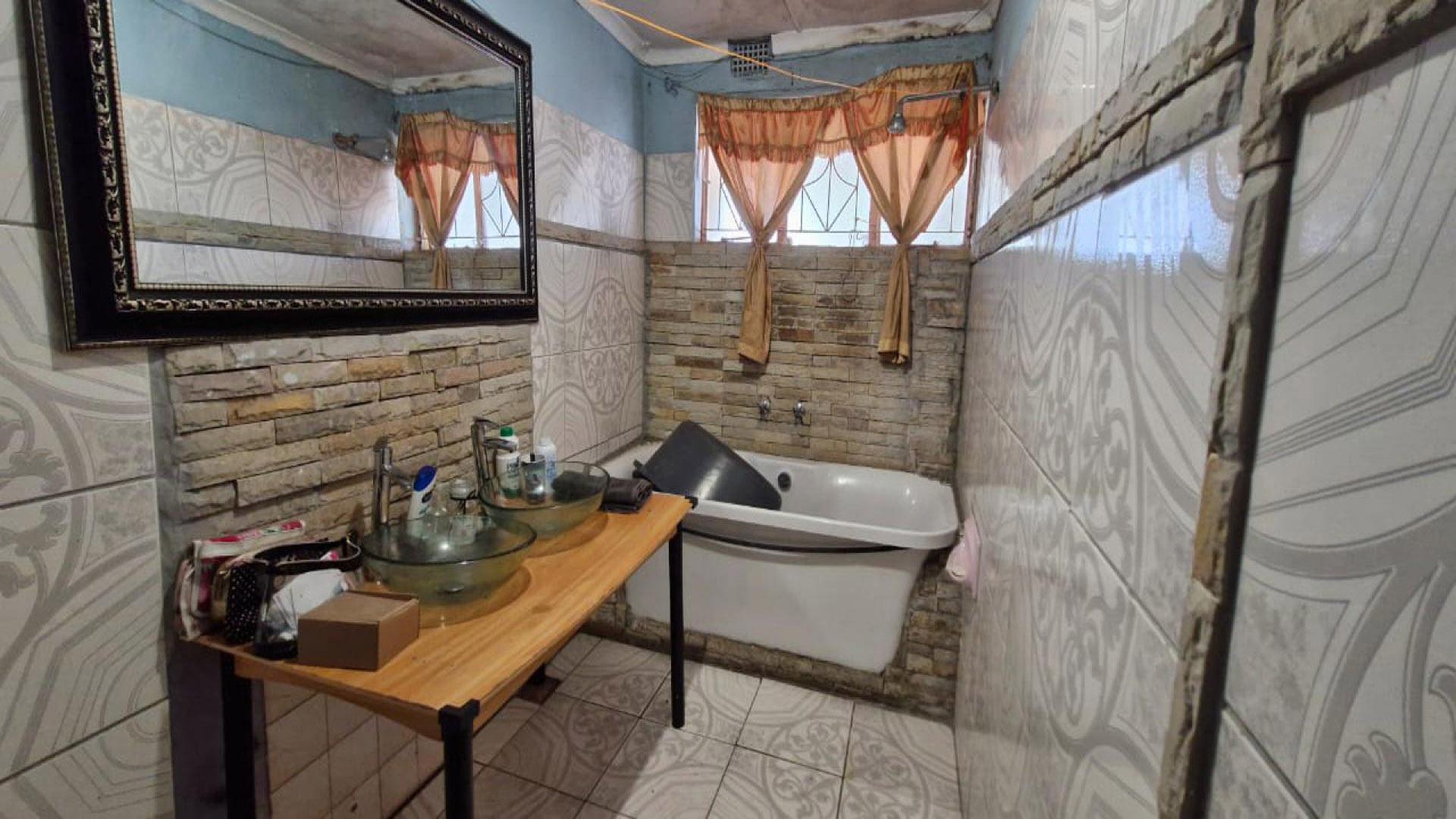 Bathroom 1 of property in Scottsville