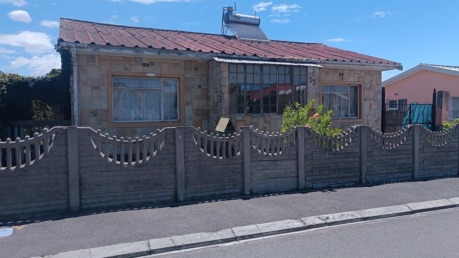 Front View of property in Scottsville