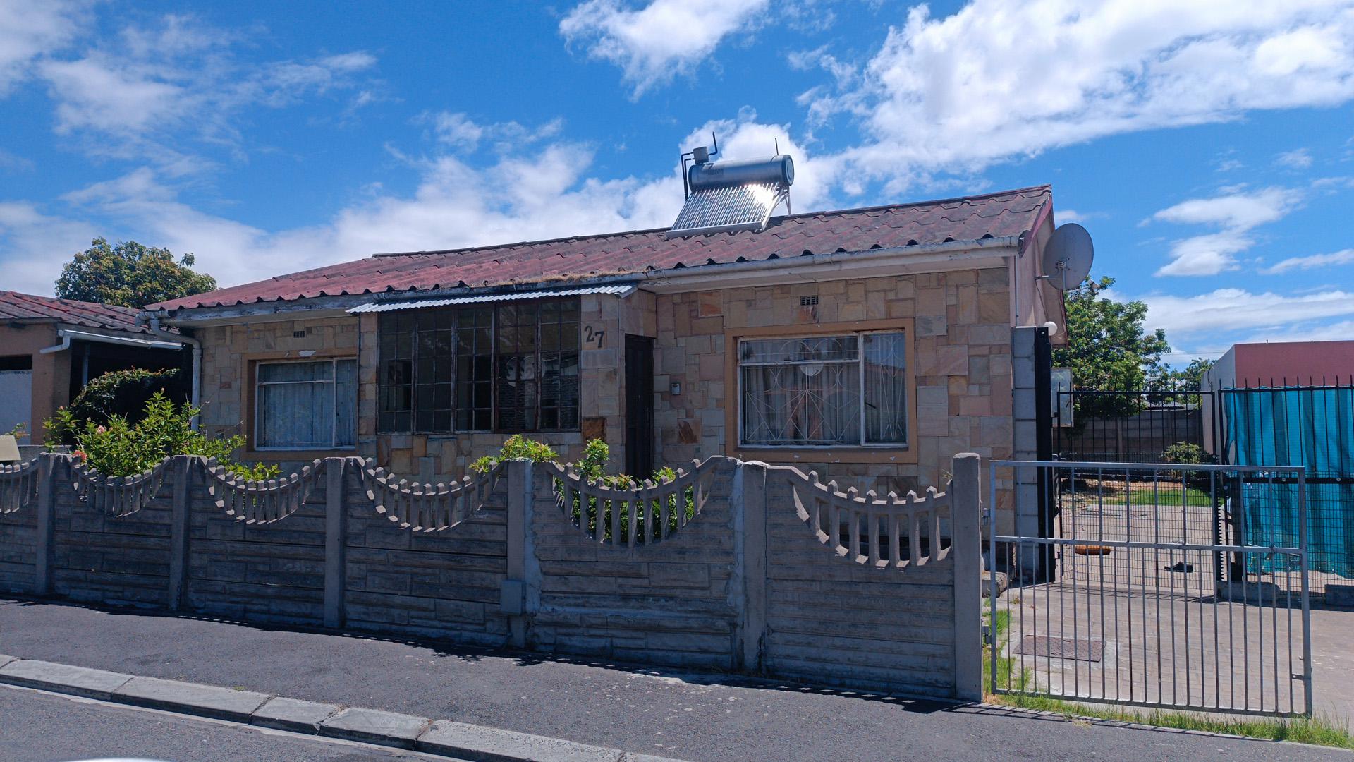 Front View of property in Scottsville