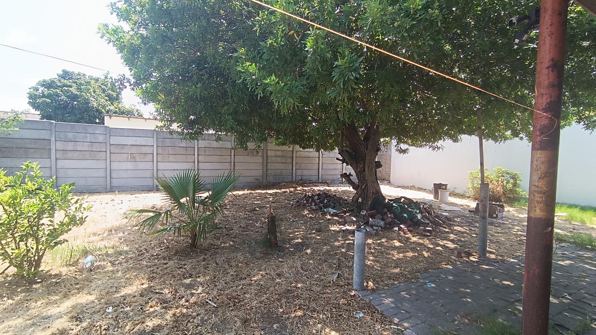 Backyard of property in Scottsville