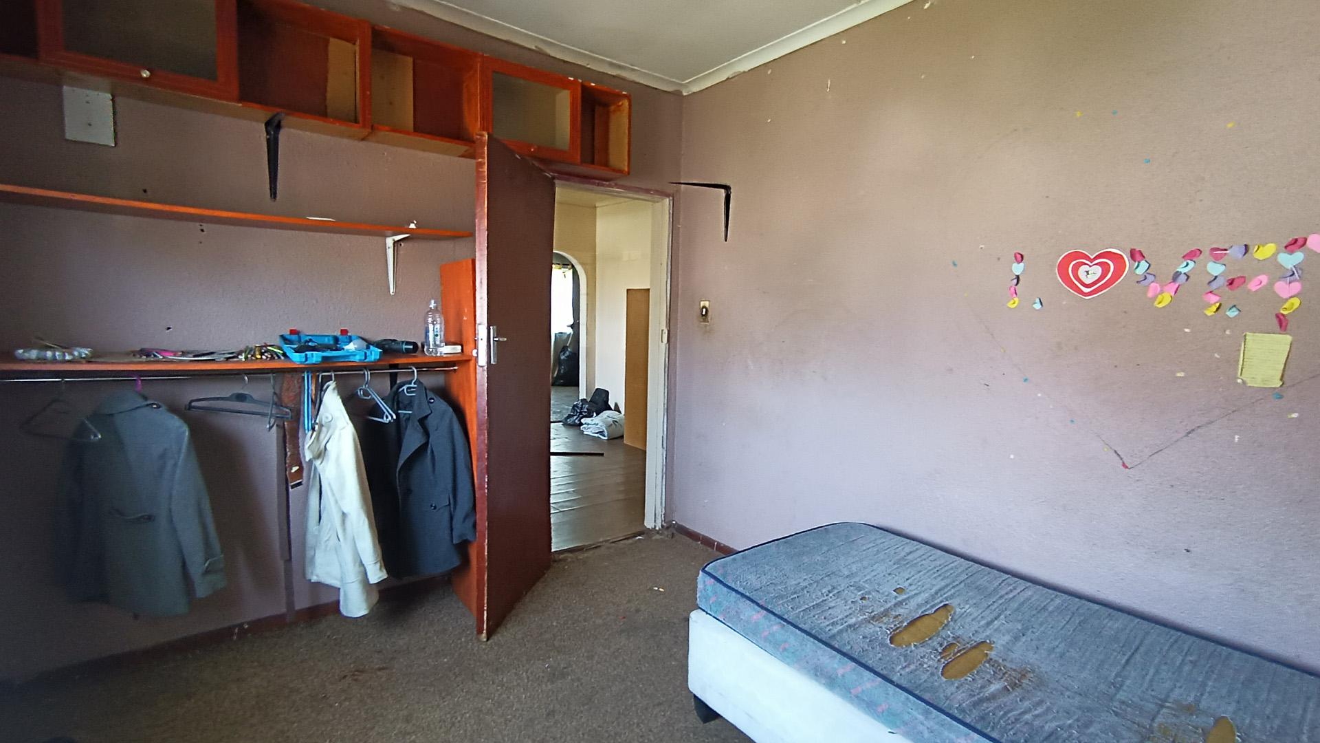 Bed Room 1 - 11 square meters of property in Scottsville