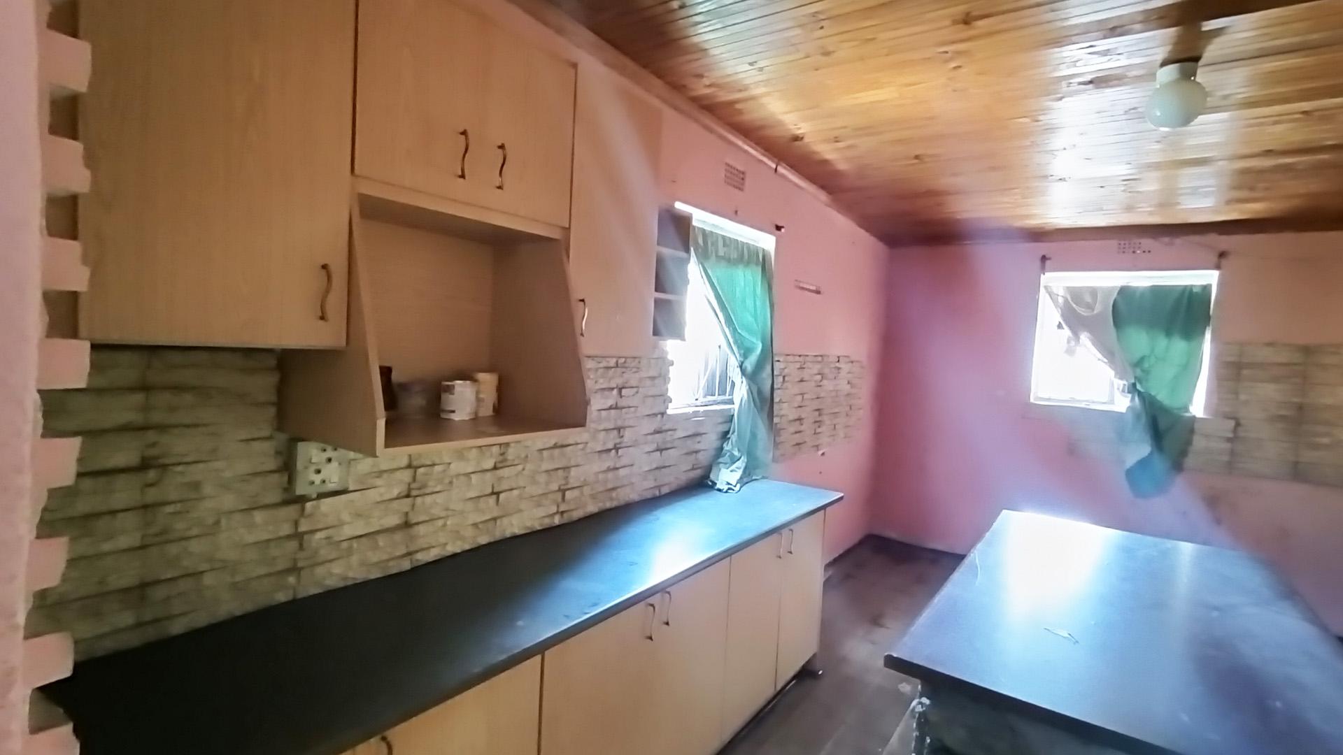 Kitchen - 19 square meters of property in Scottsville