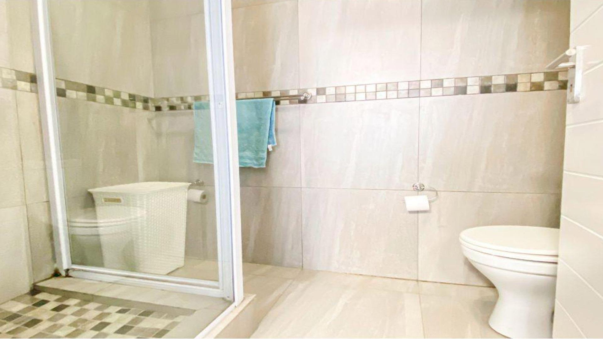 Main Bathroom - 7 square meters of property in Illiondale
