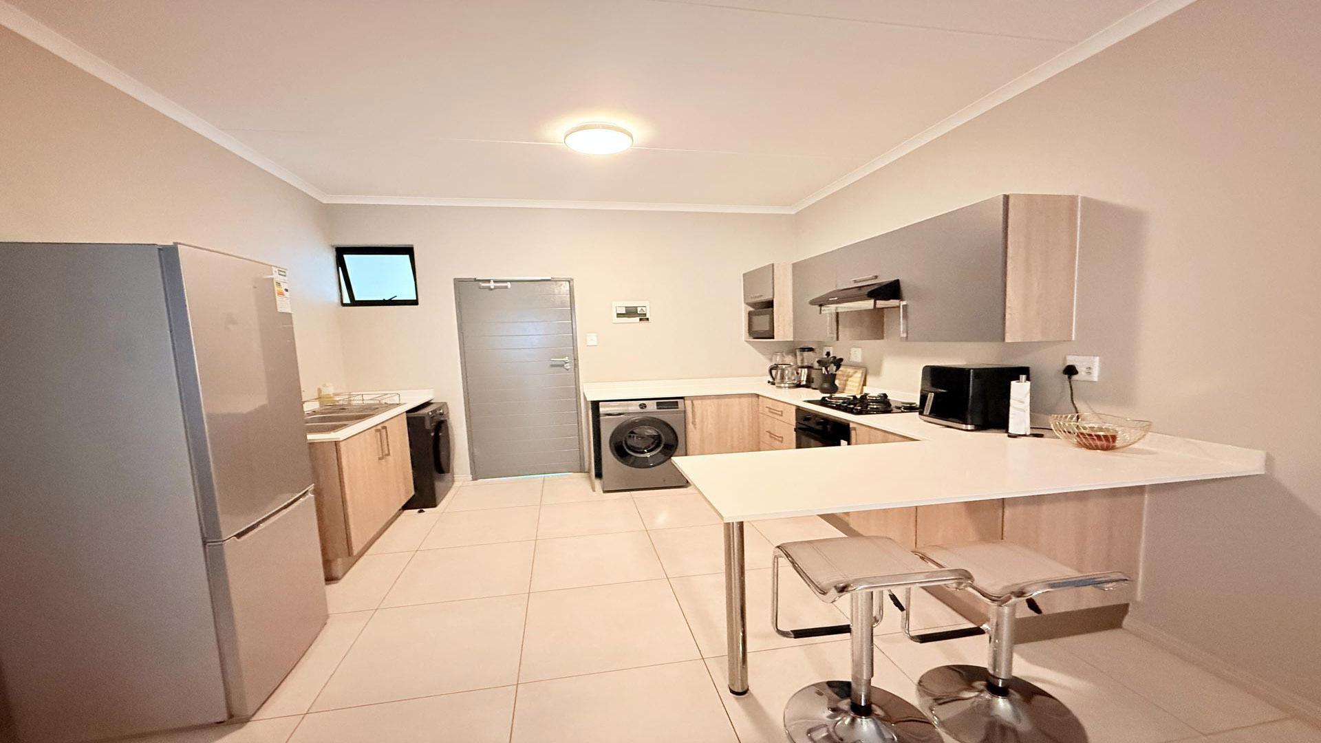 Kitchen of property in Midridge Park