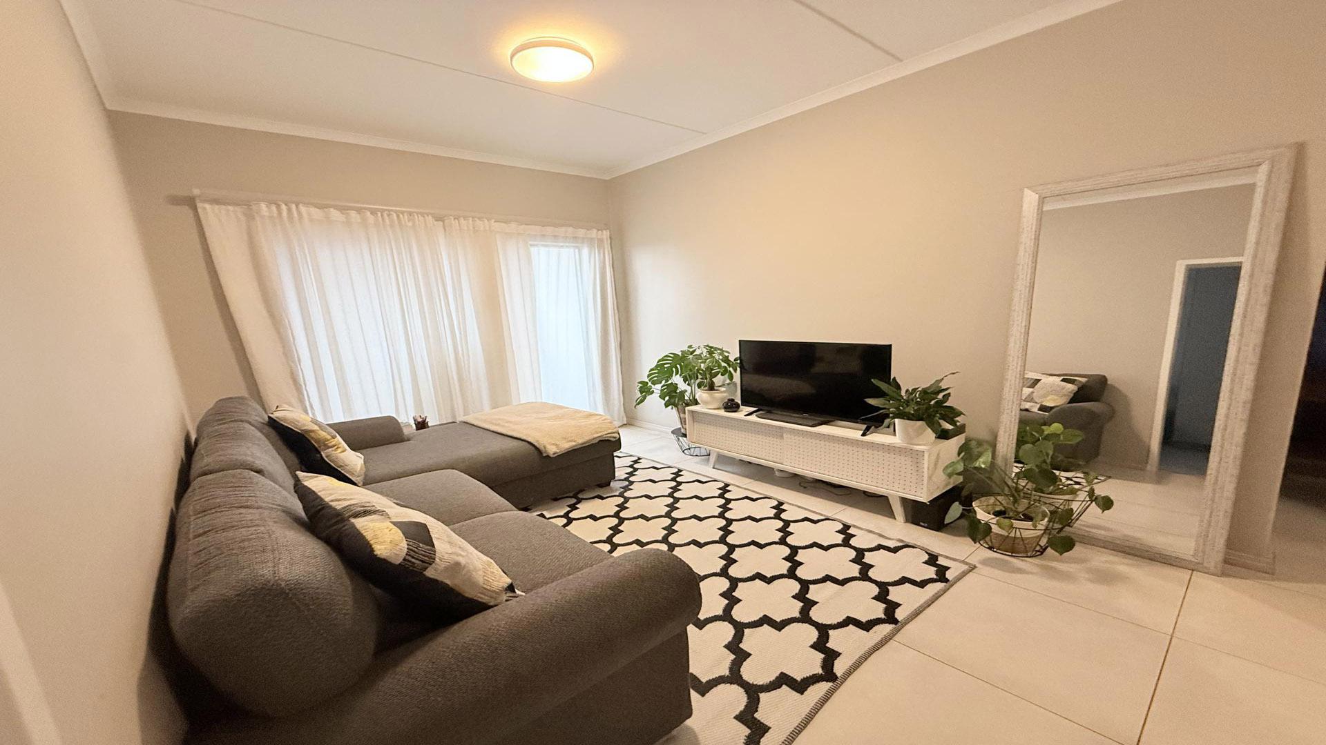 Lounges of property in Midridge Park