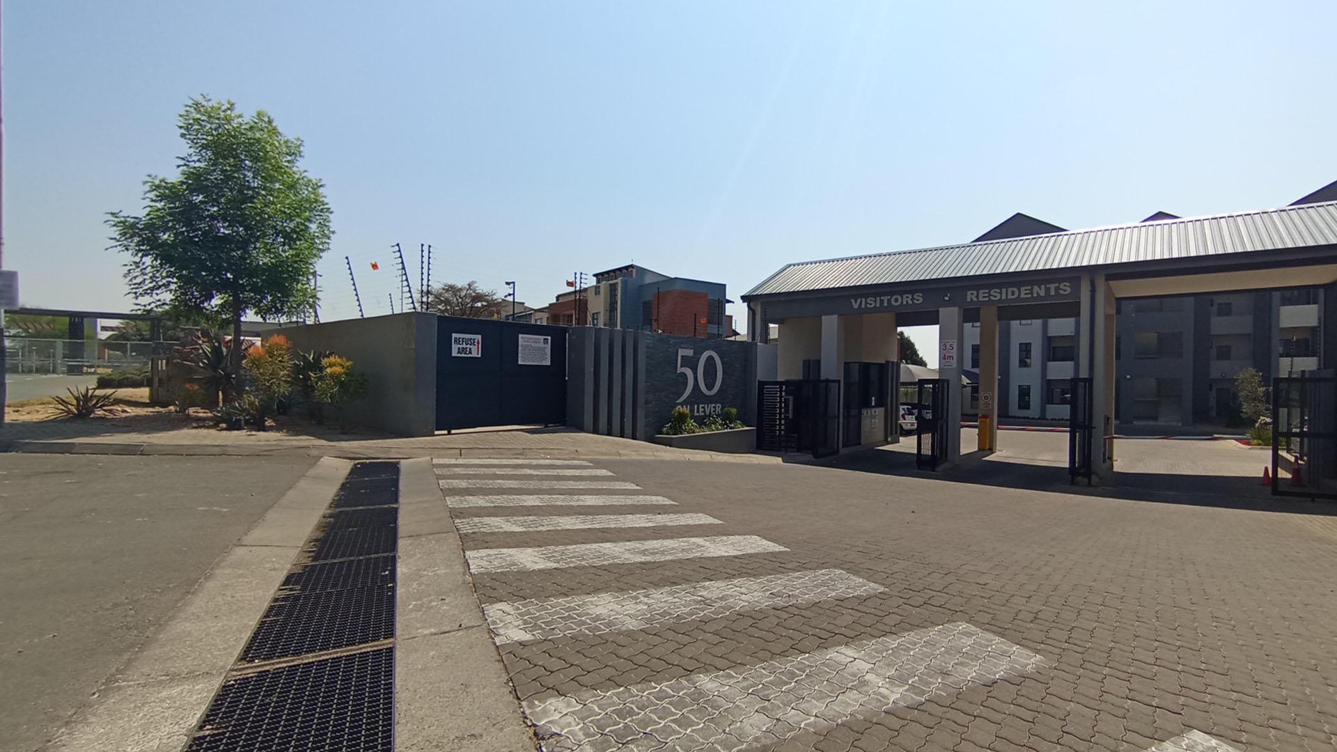 Front View of property in Midridge Park