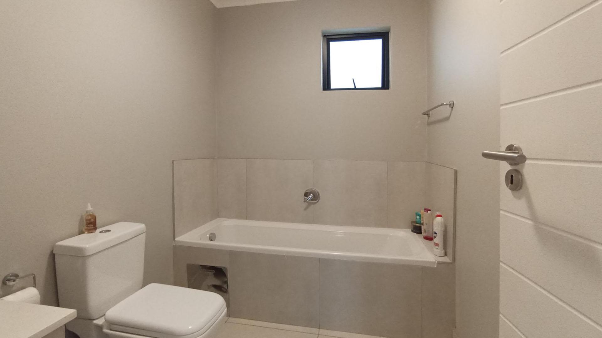 Bathroom 1 - 6 square meters of property in Midridge Park