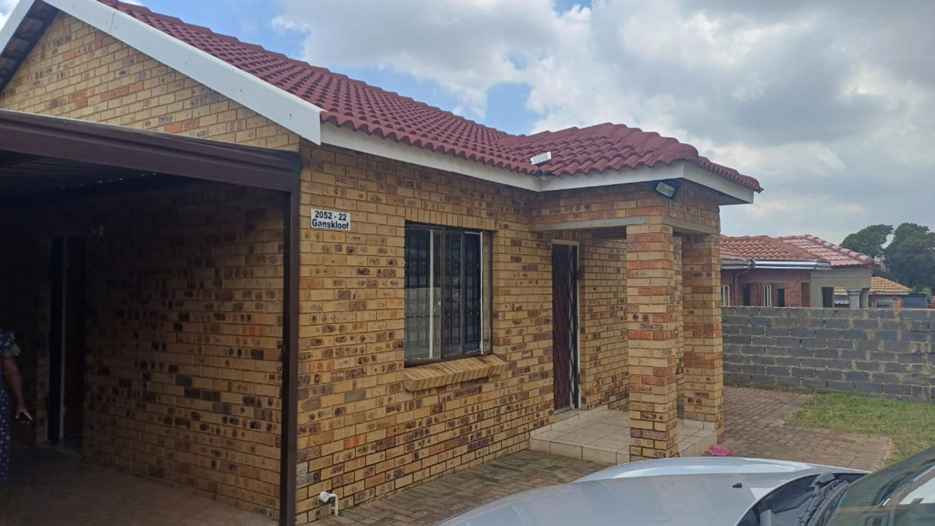 Front View of property in Glenharvie