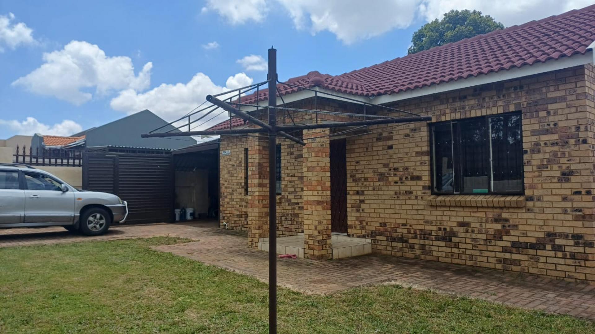 Front View of property in Glenharvie