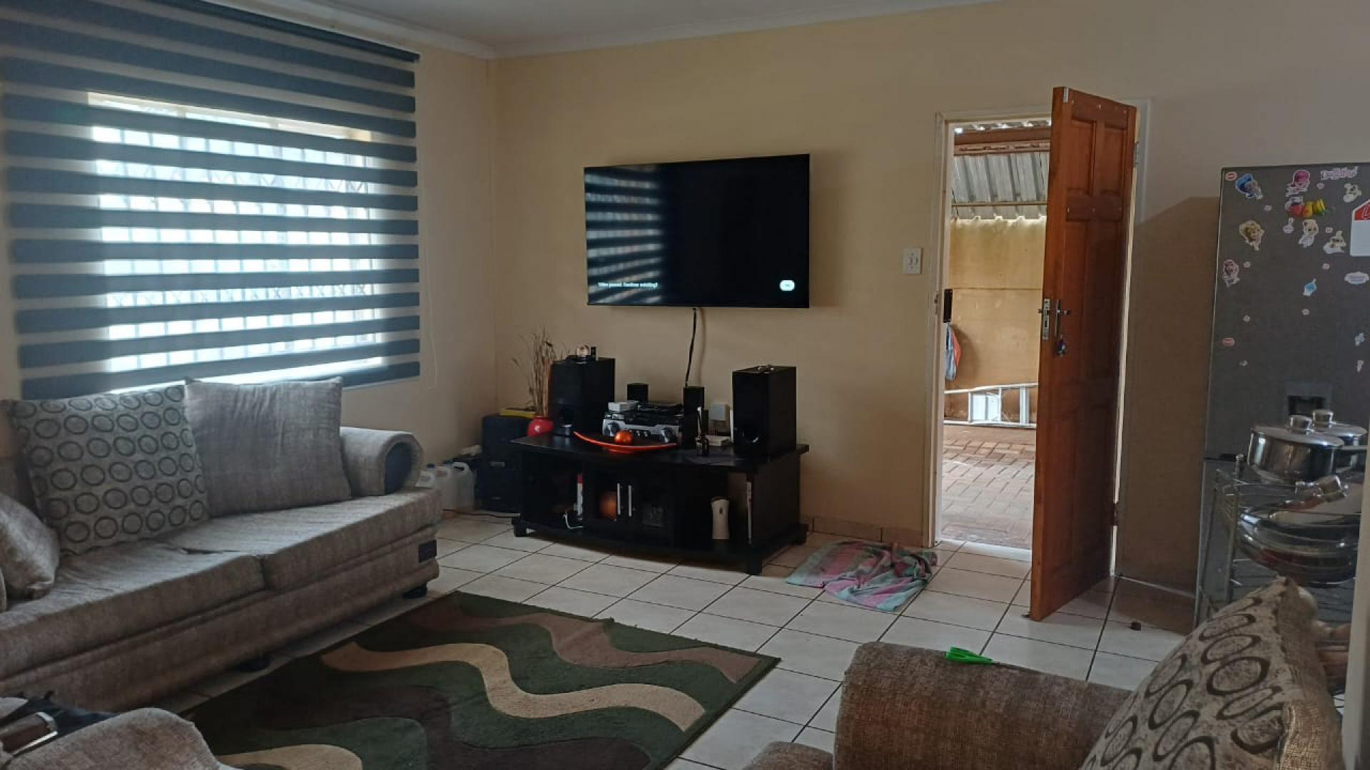 Lounges of property in Glenharvie